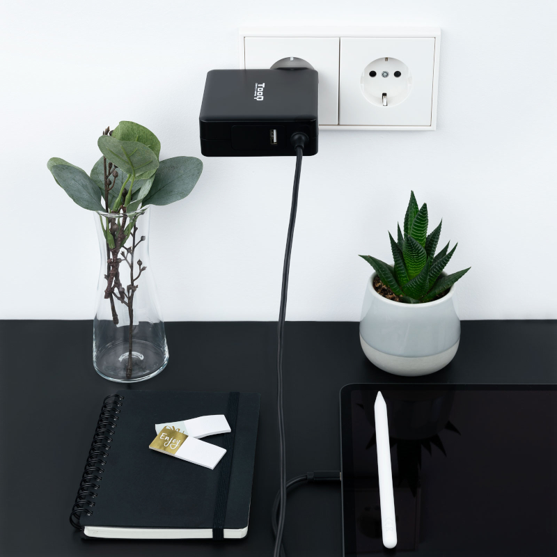 Infortisa Image 3 - Tooq Cargador portátil conector USB-C 90W